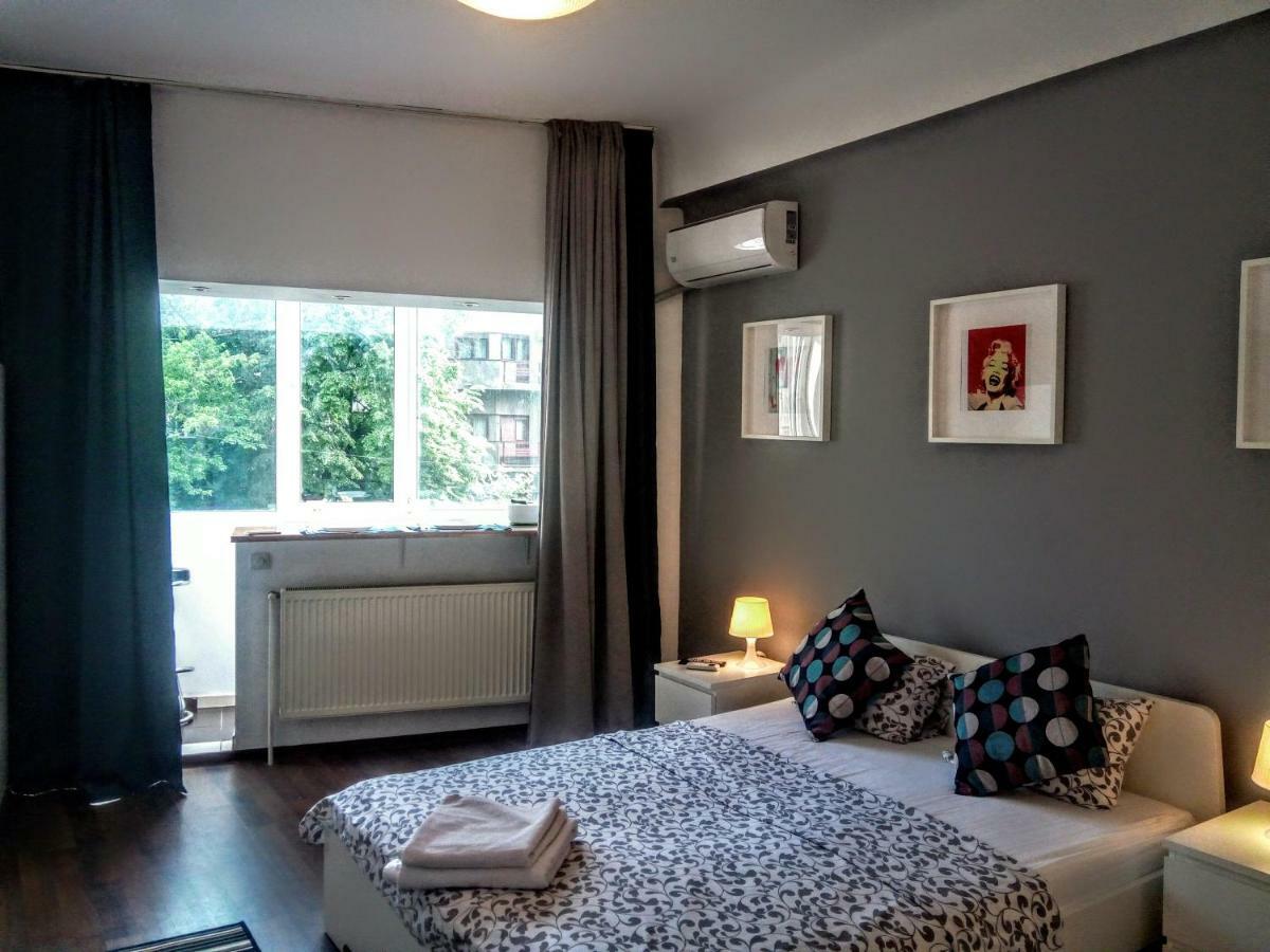 Central Bright Modern Studio Bucarest Extérieur photo