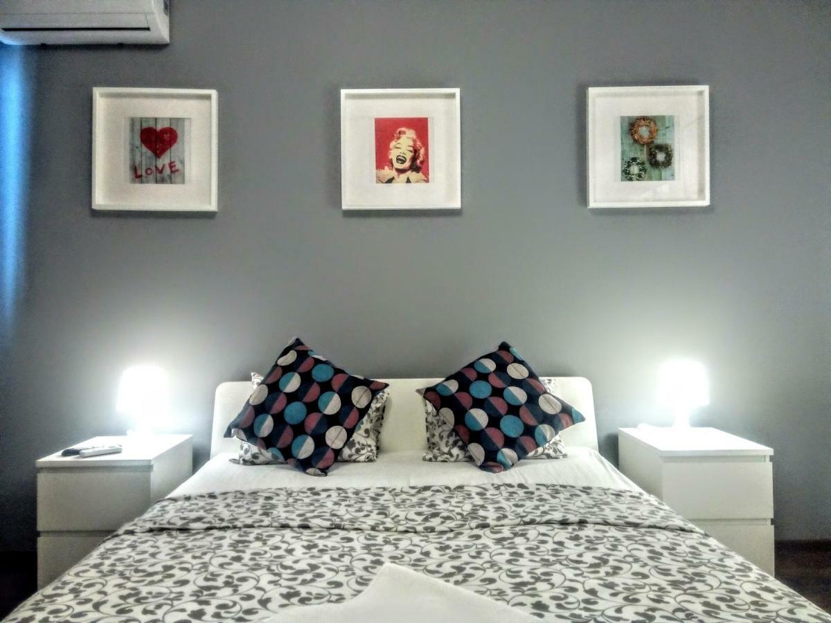 Central Bright Modern Studio Bucarest Extérieur photo